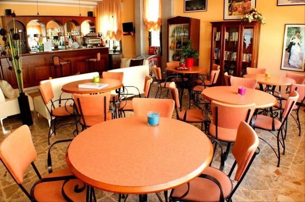 Hotel Jasmine Beach Римини Экстерьер фото